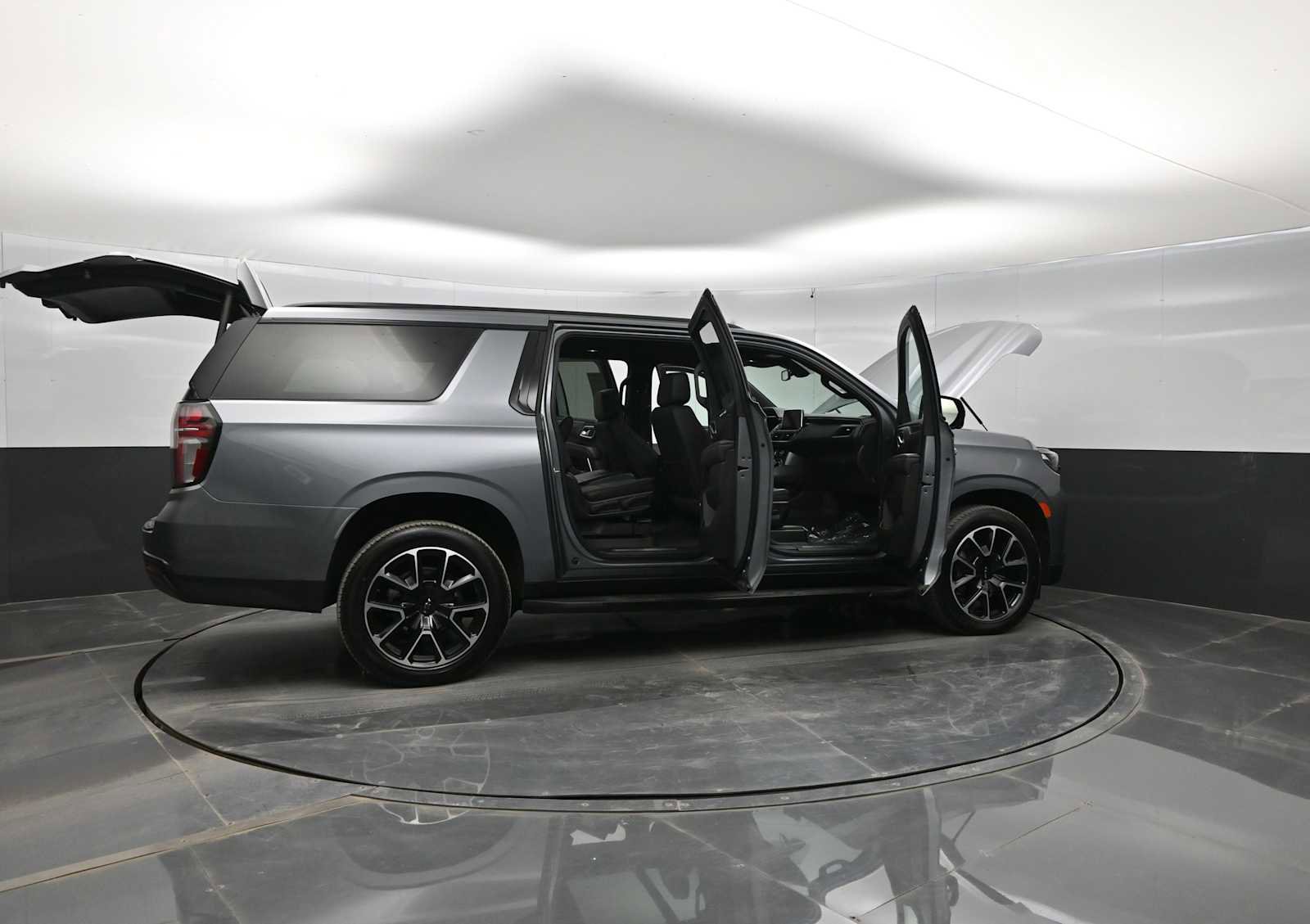 Used 2022 Chevrolet Suburban RST w/ Luxury Package AWD/4WD image 42