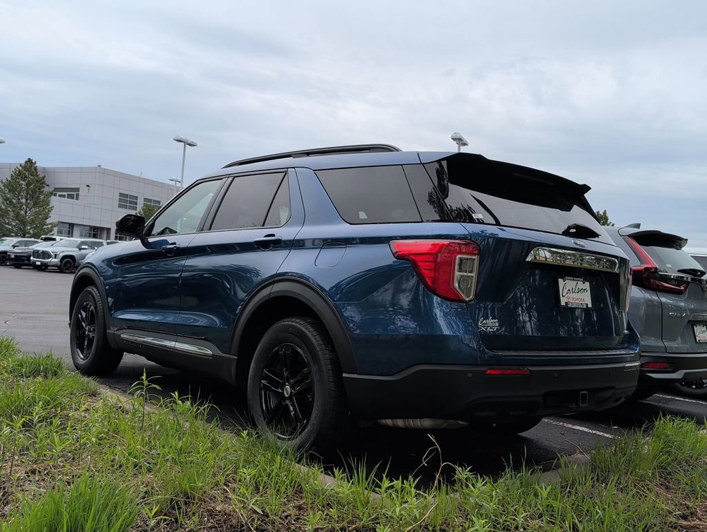 Used 2020 Ford Explorer XLT w/ Comfort Package AWD/4WD image 2