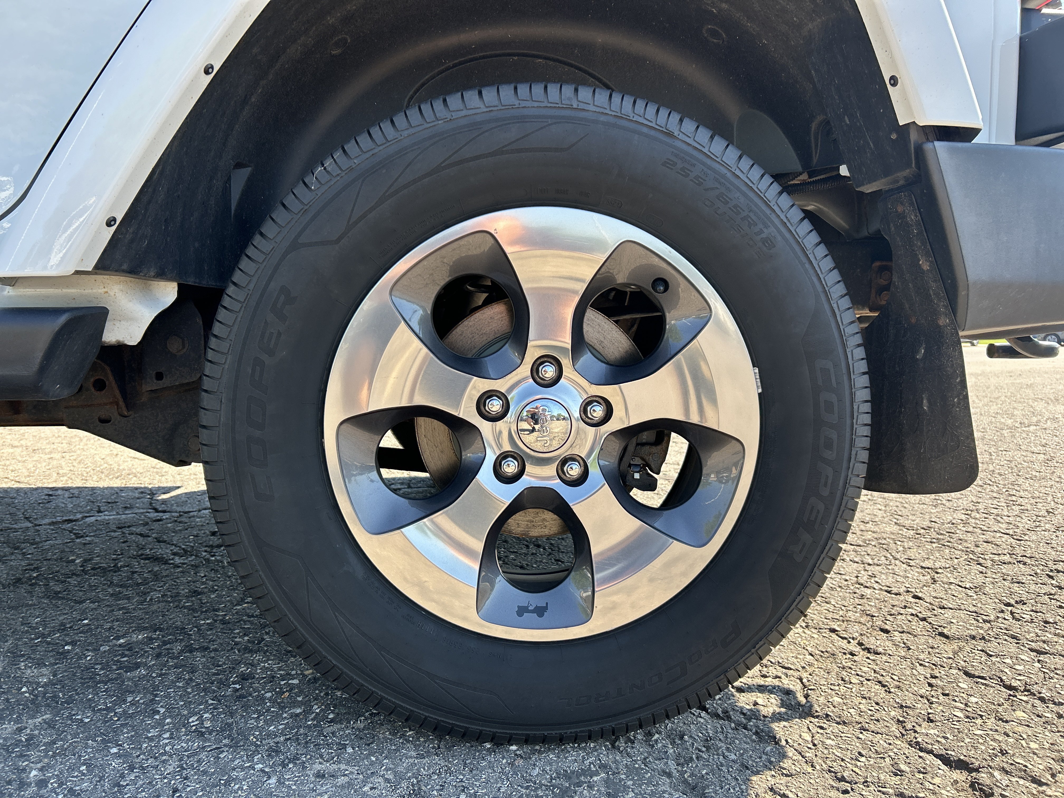 Used 2017 Jeep Wrangler Unlimited Sahara w/ Connectivity Group AWD/4WD image 20