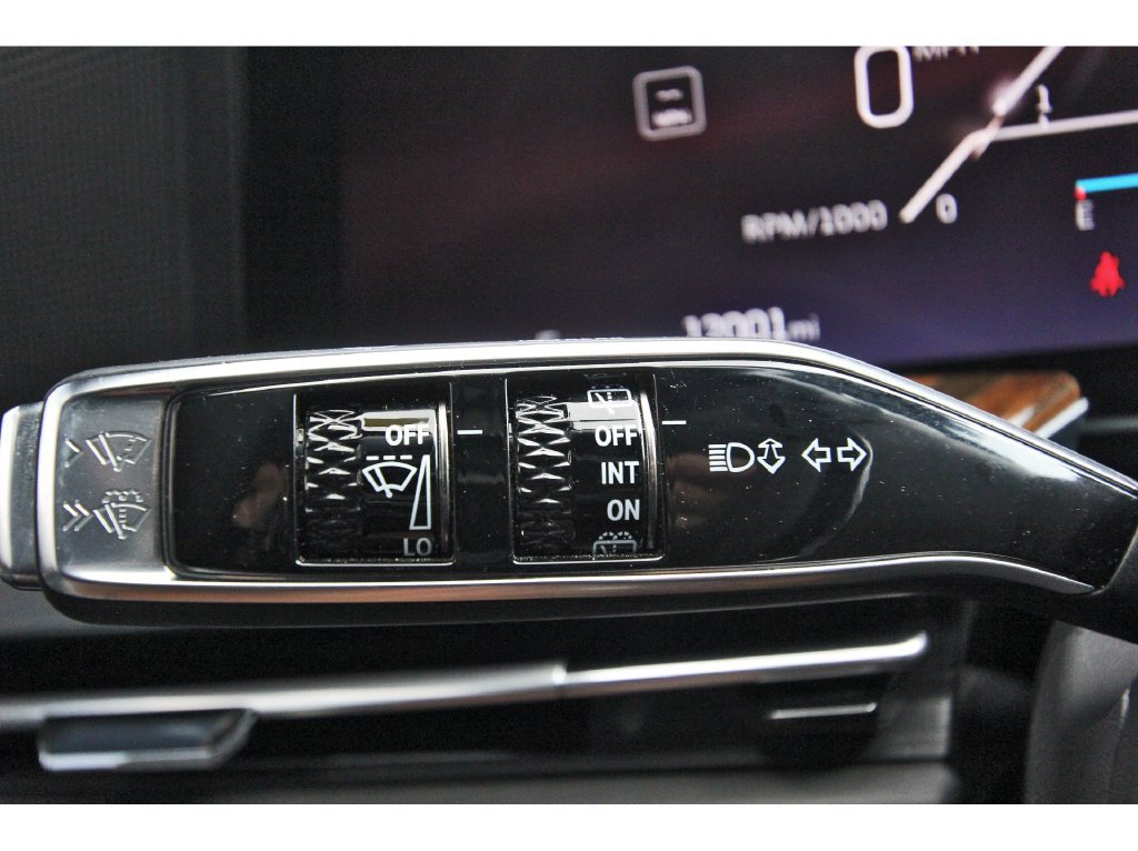 Certified 2026 Cadillac Escalade Platinum Sport w/ LPO, ONYX Package AWD/4WD image 18