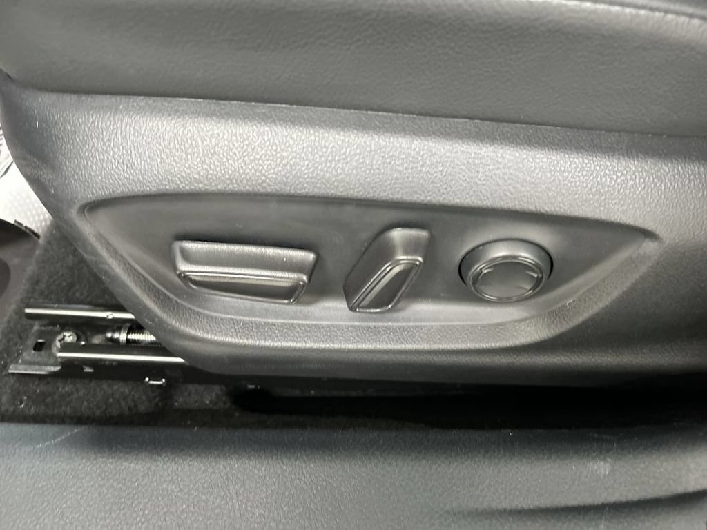 Used 2023 Toyota Camry SE FWD image 10