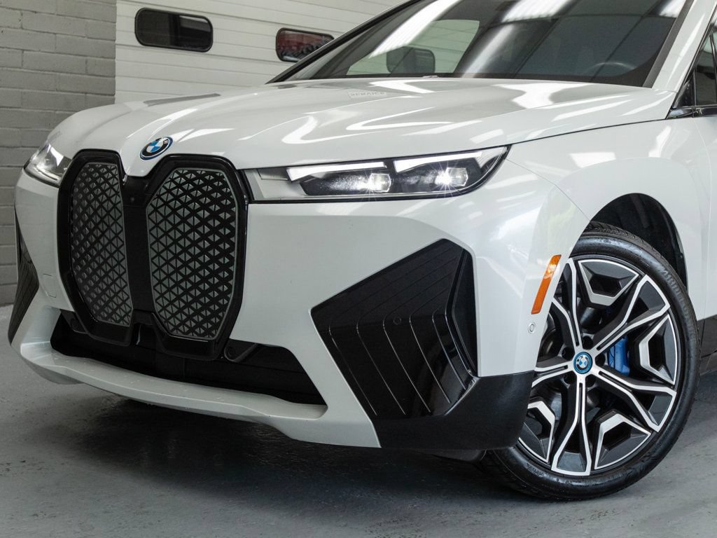 Used 2025 BMW iX xDrive50 AWD/4WD image 11