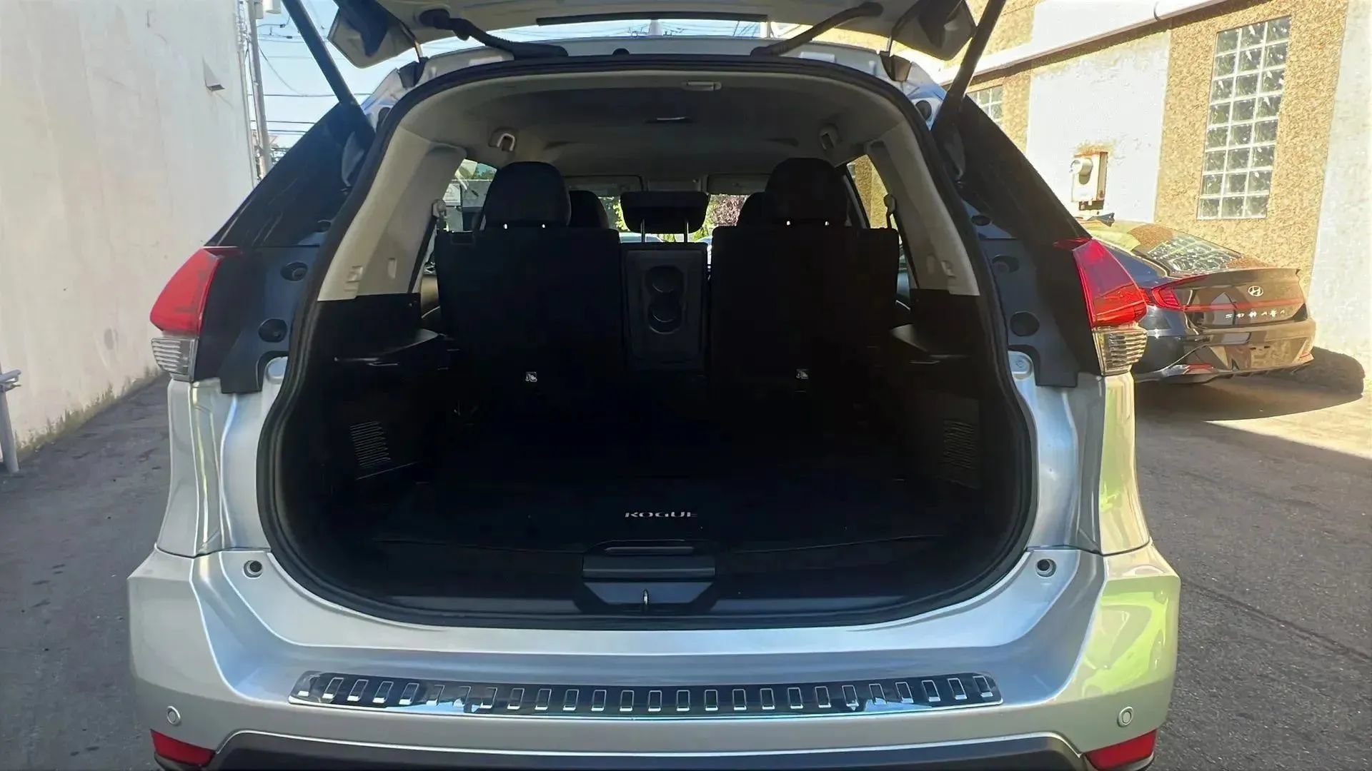 Used 2019 Nissan Rogue SV AWD/4WD image 10