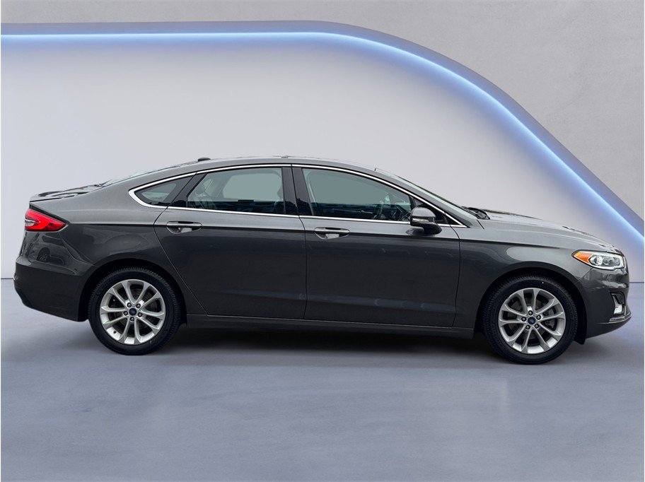 Used 2019 Ford Fusion Energi Titanium FWD image 7