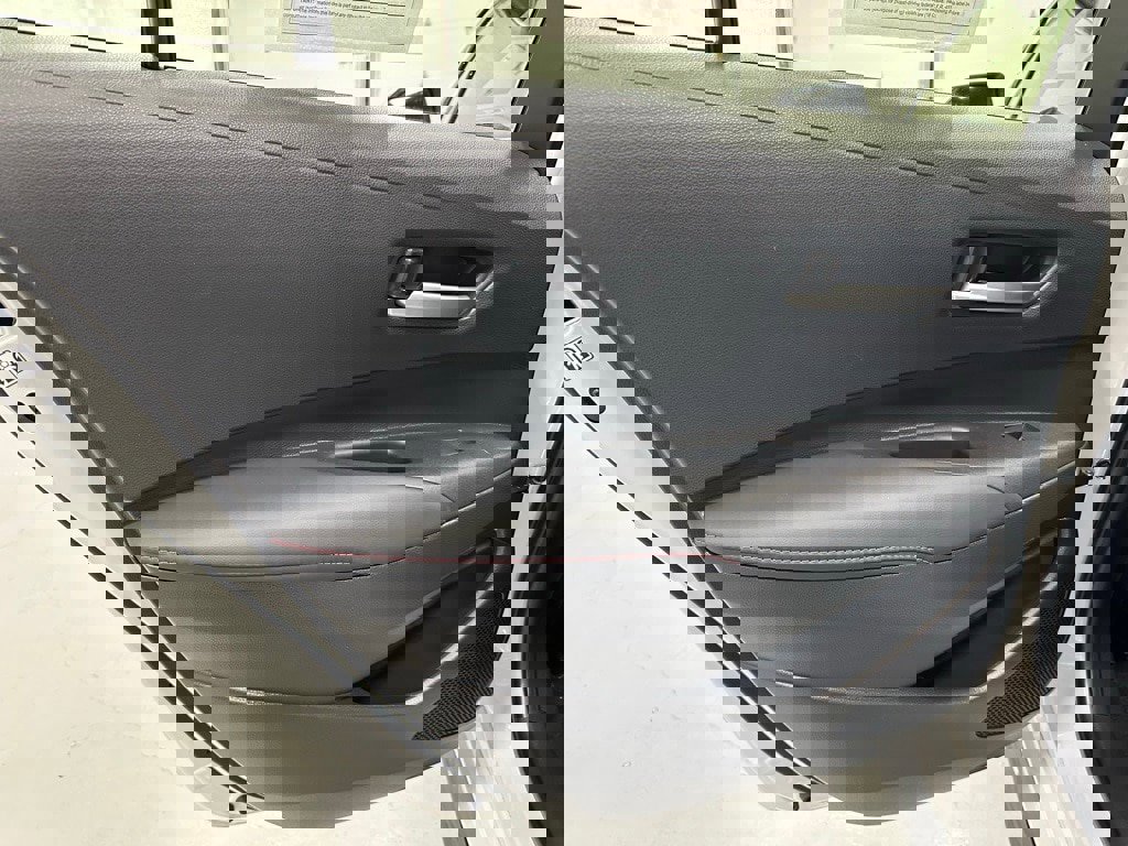 Used 2025 Toyota Corolla SE image 43