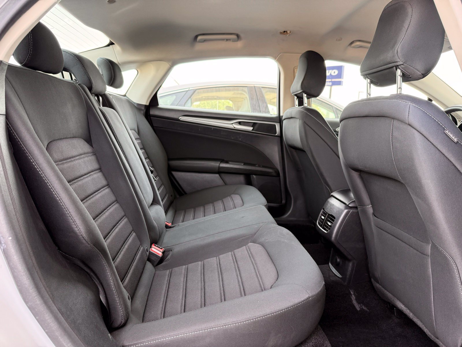 Used 2020 Ford Fusion SE FWD image 16