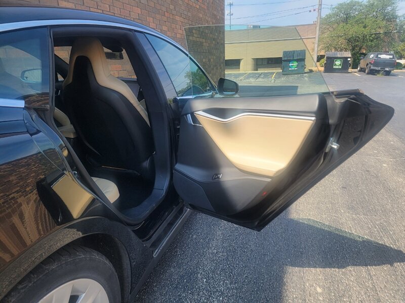 Used 2016 Tesla Model S 70D AWD/4WD image 27