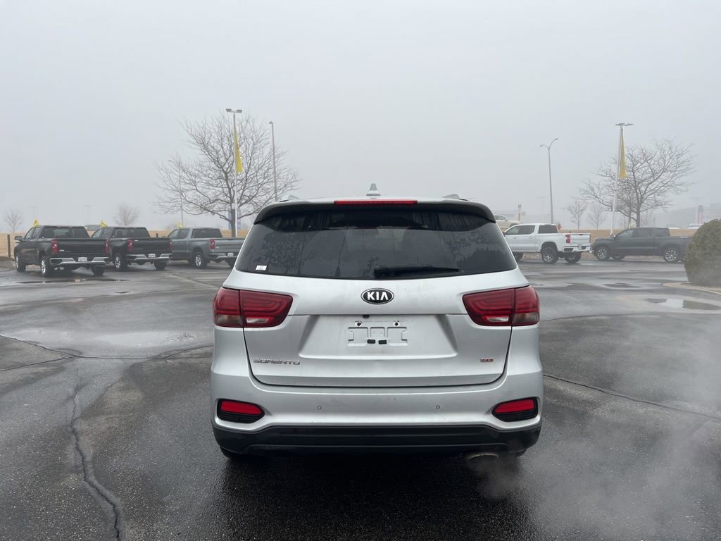 Used 2019 Kia Sorento LX w/ LX Convenience Package image 4