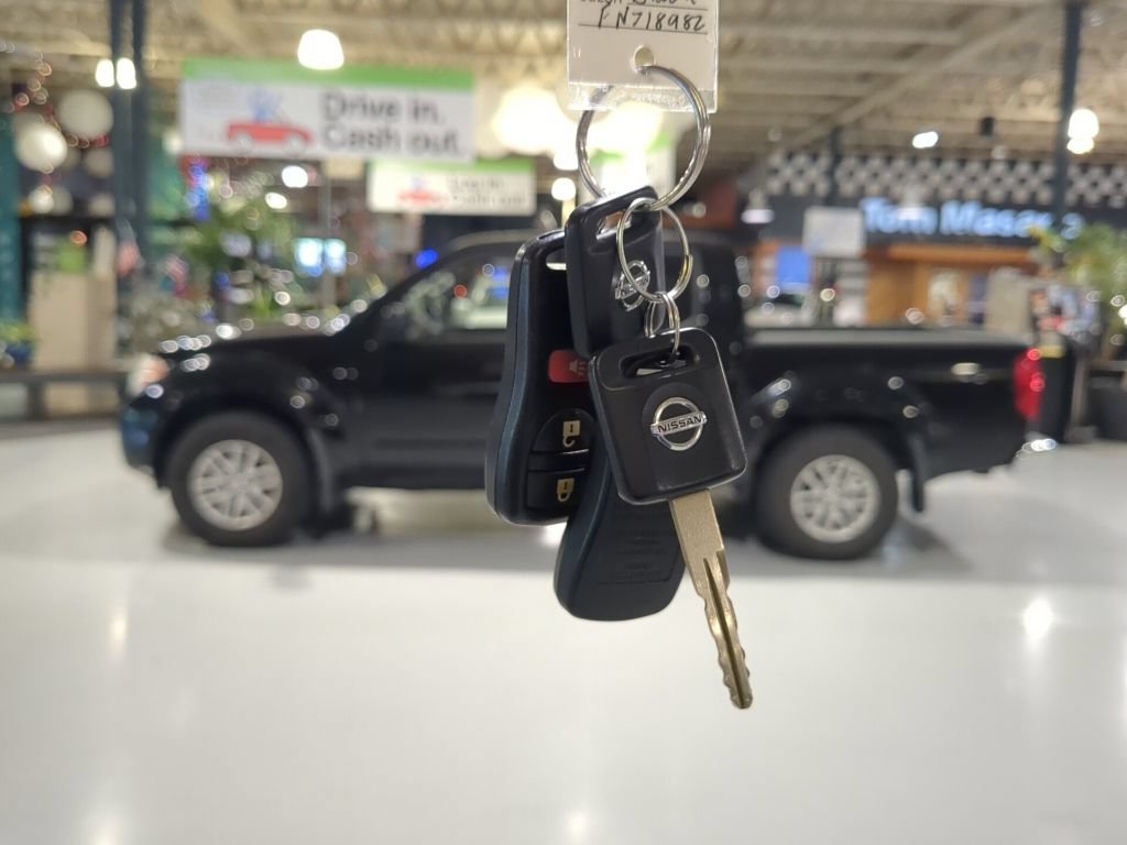 Used 2015 Nissan Frontier SV AWD/4WD image 4