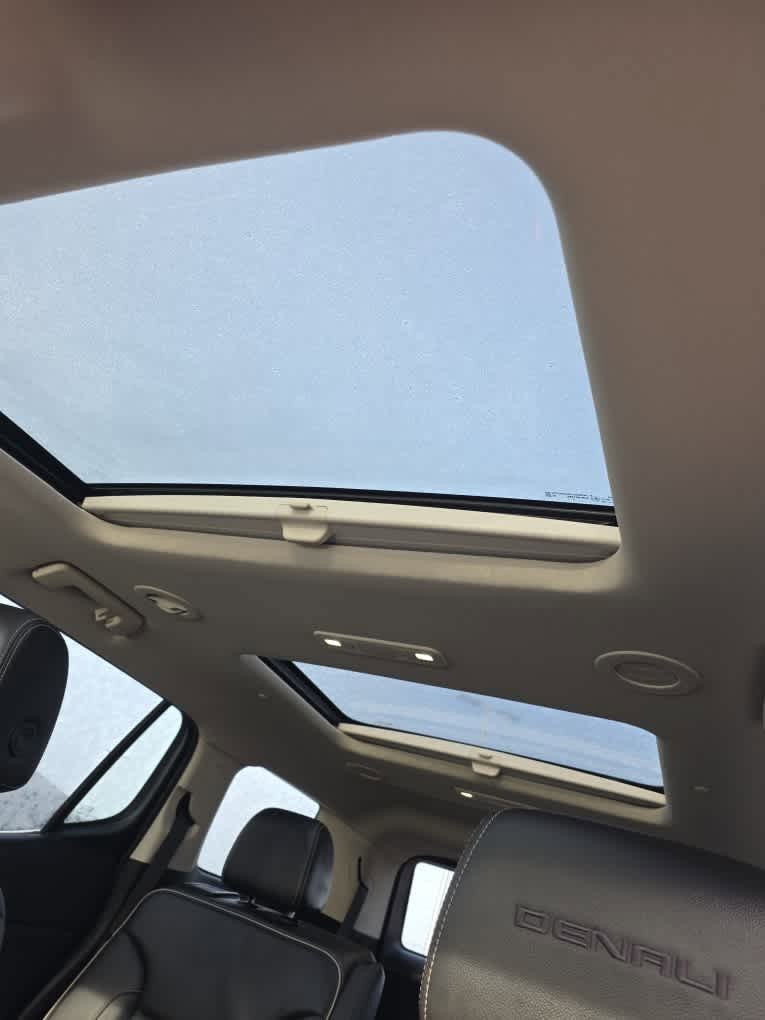 Used 2023 GMC Acadia Denali w/ Black Diamond Edition image 9