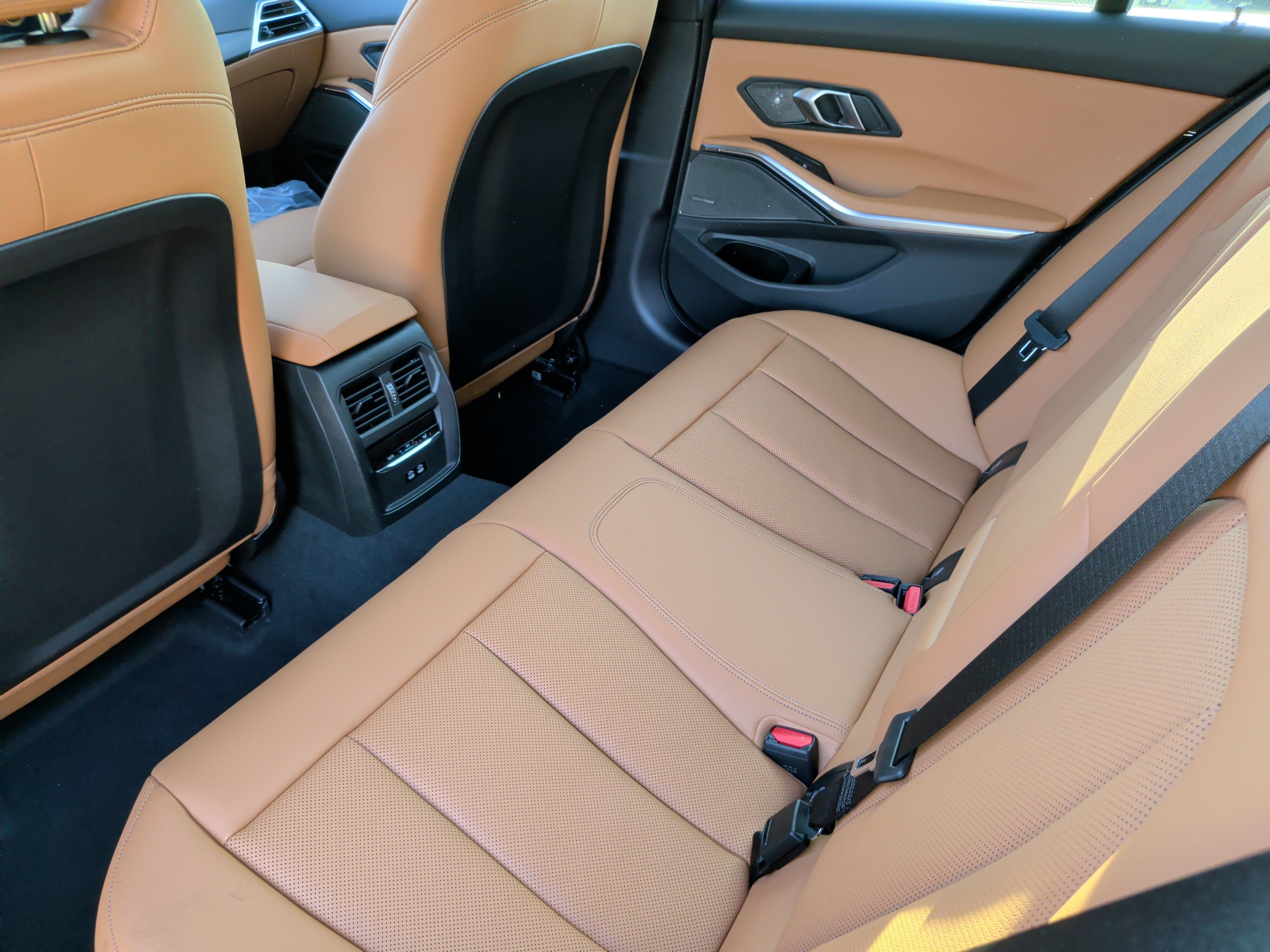 Certified 2026 BMW 330i Sedan w/ Convenience Package RWD image 36