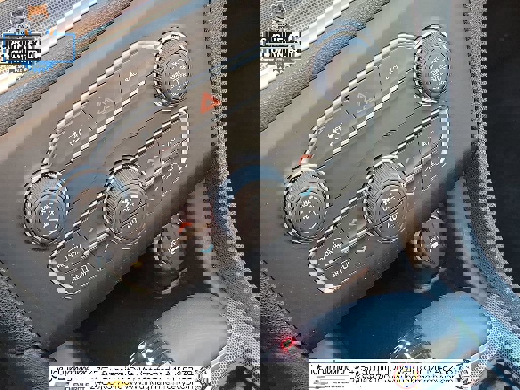 Used 2015 Dodge Charger SXT image 19