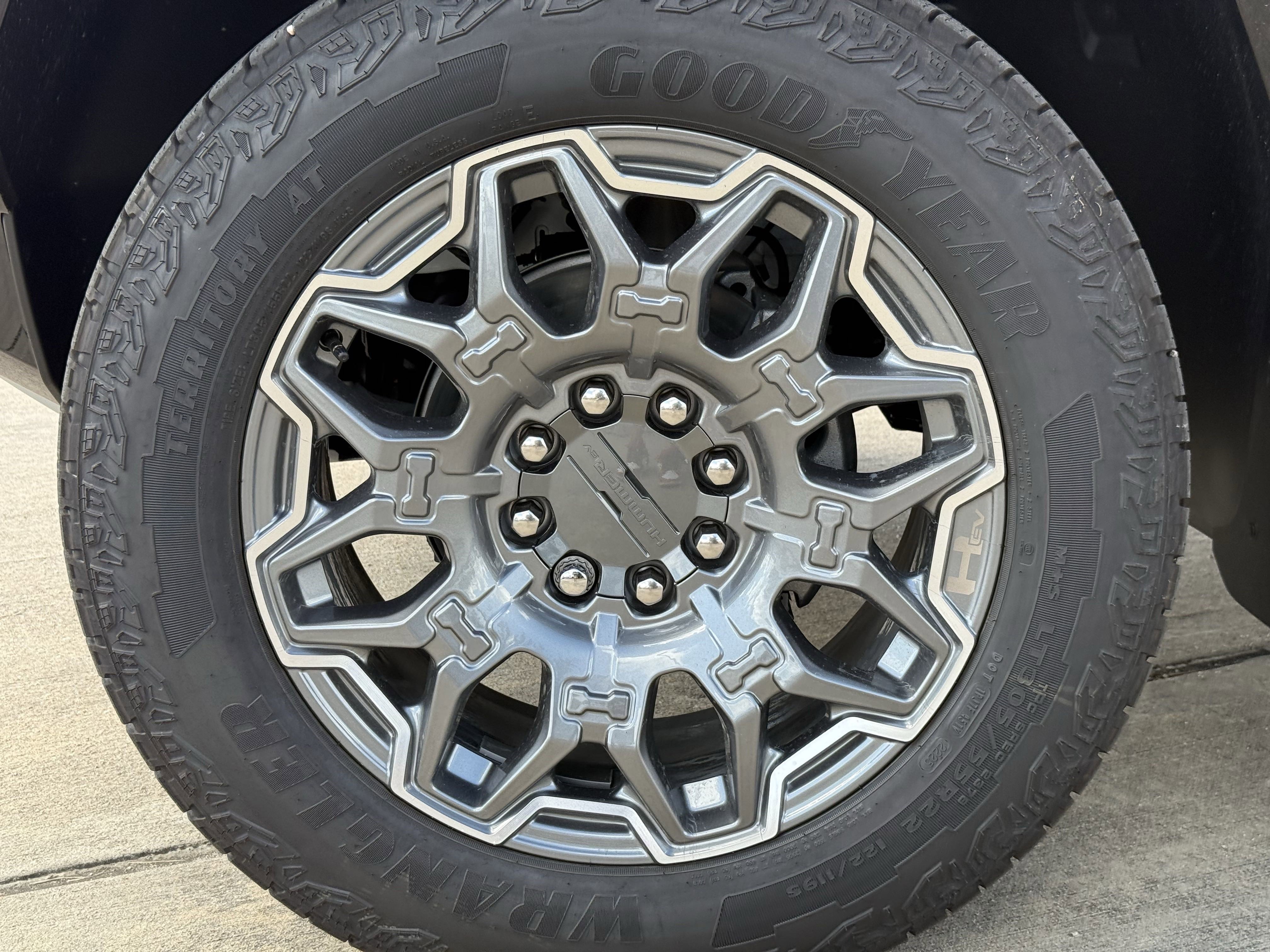 New 2025 GMC Hummer EV 3X w/ LPO, Illumination Package image 9