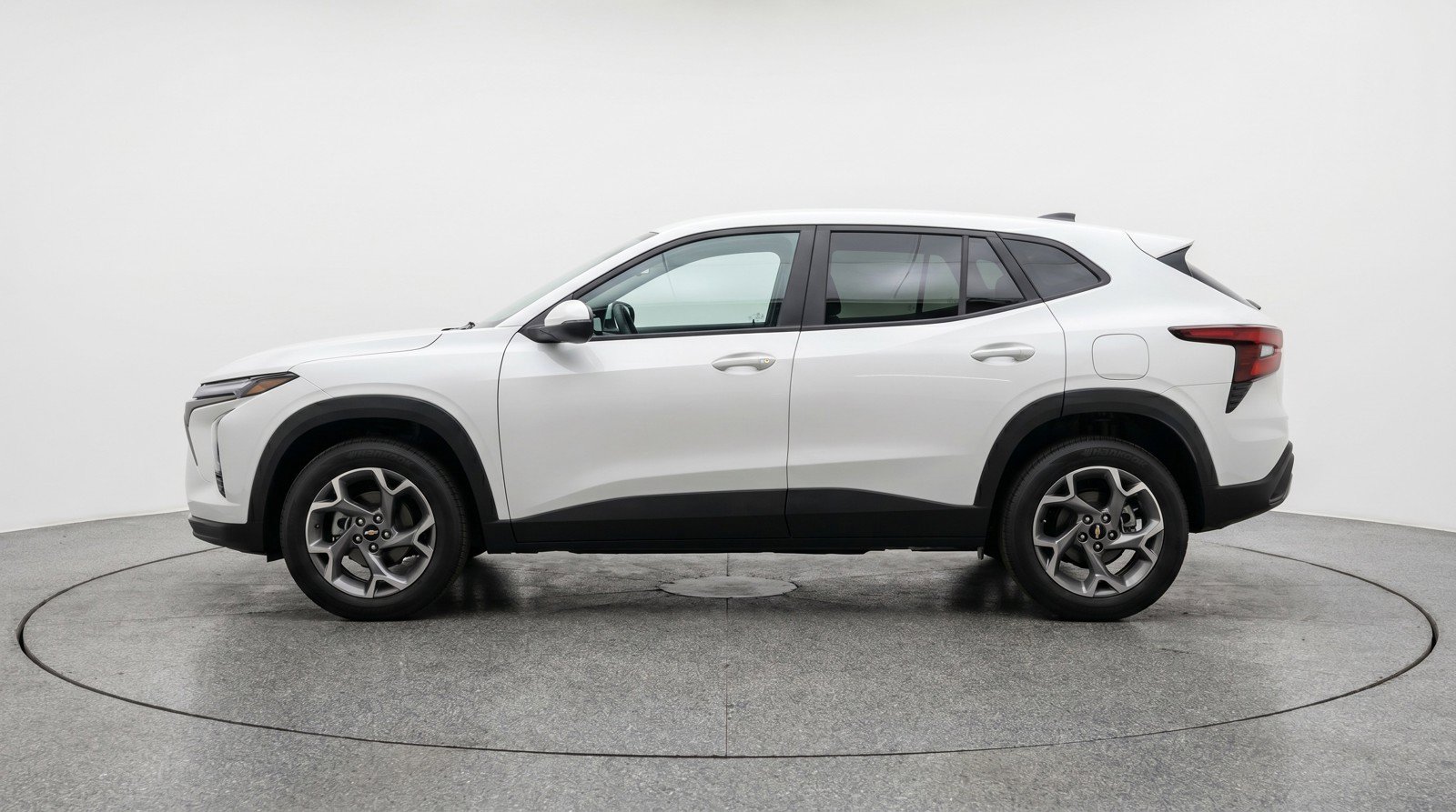 Used 2025 Chevrolet Trax LT FWD image 5