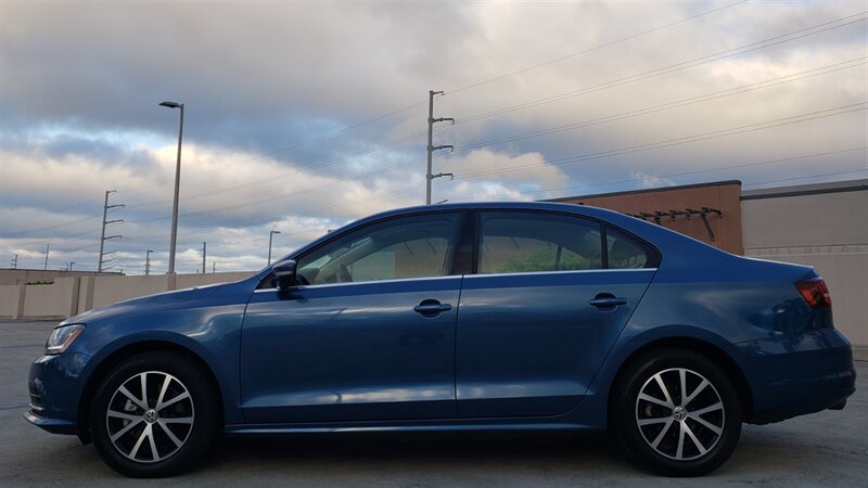 Used 2018 Volkswagen Jetta SE FWD image 2