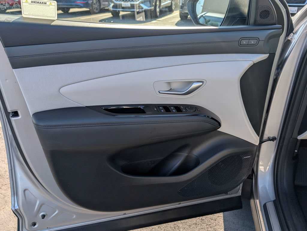 Used 2025 Hyundai Tucson Limited AWD/4WD image 18