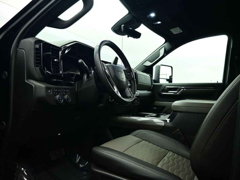Used 2024 Chevrolet Silverado 2500 ZR2 w/ Technology Package image 46