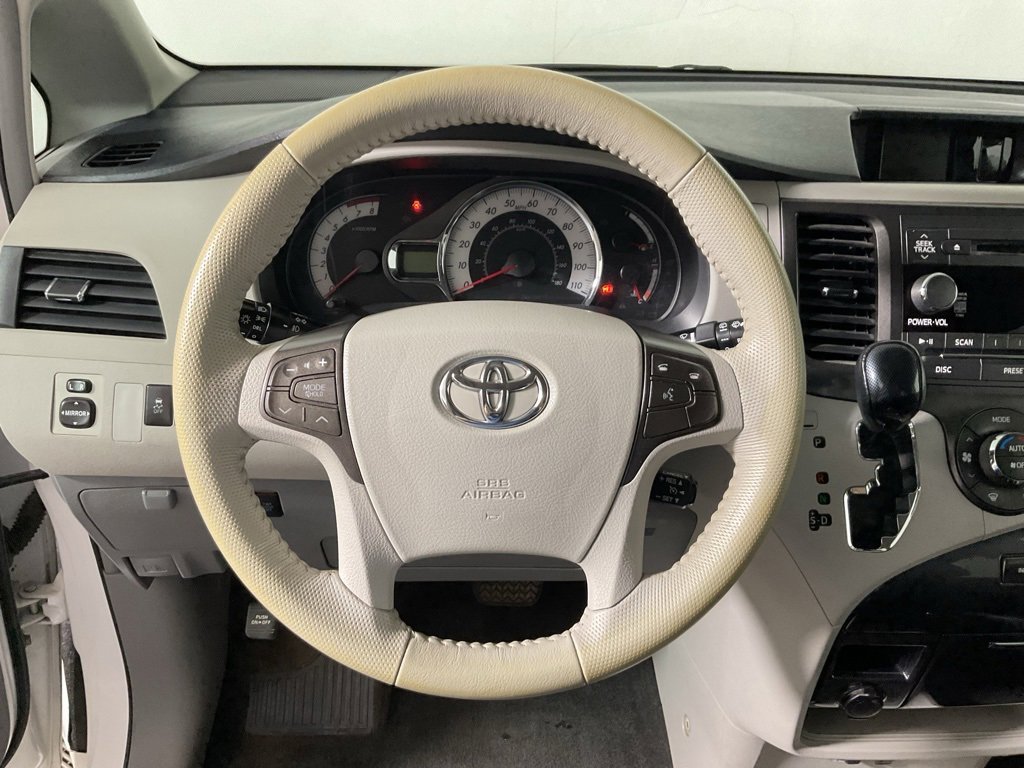 Used 2012 Toyota Sienna SE image 18
