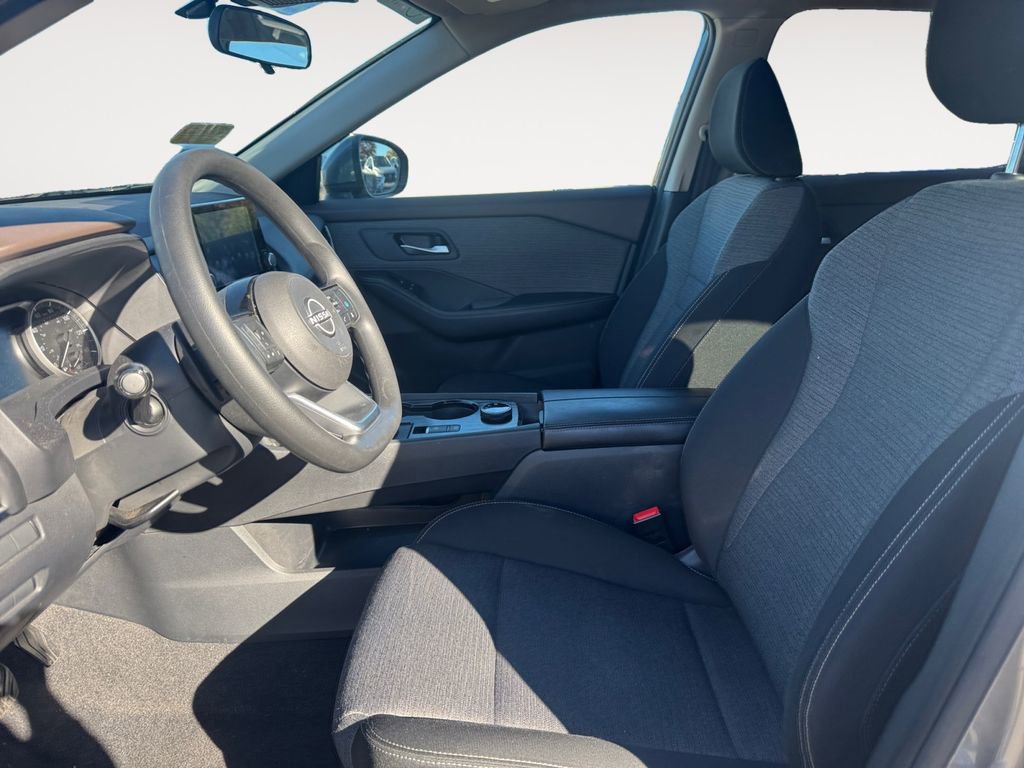 Used 2022 Nissan Rogue SV image 9