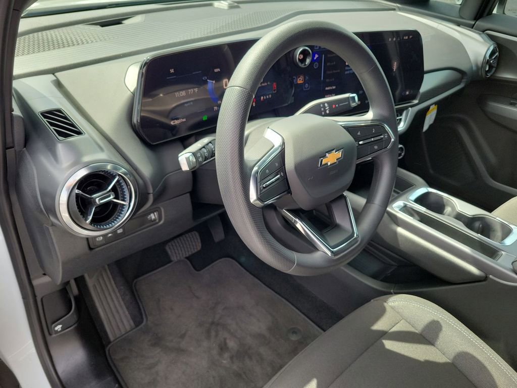 New 2026 Chevrolet Equinox EV LT FWD image 2