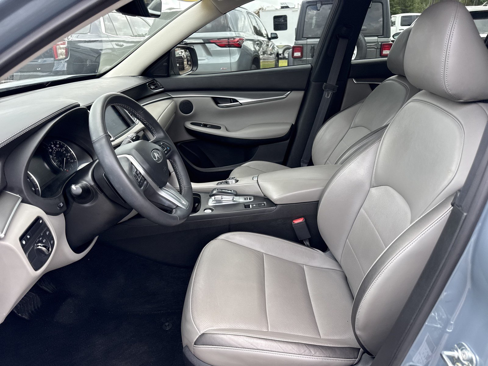 Used 2023 INFINITI QX50 Luxe FWD image 11