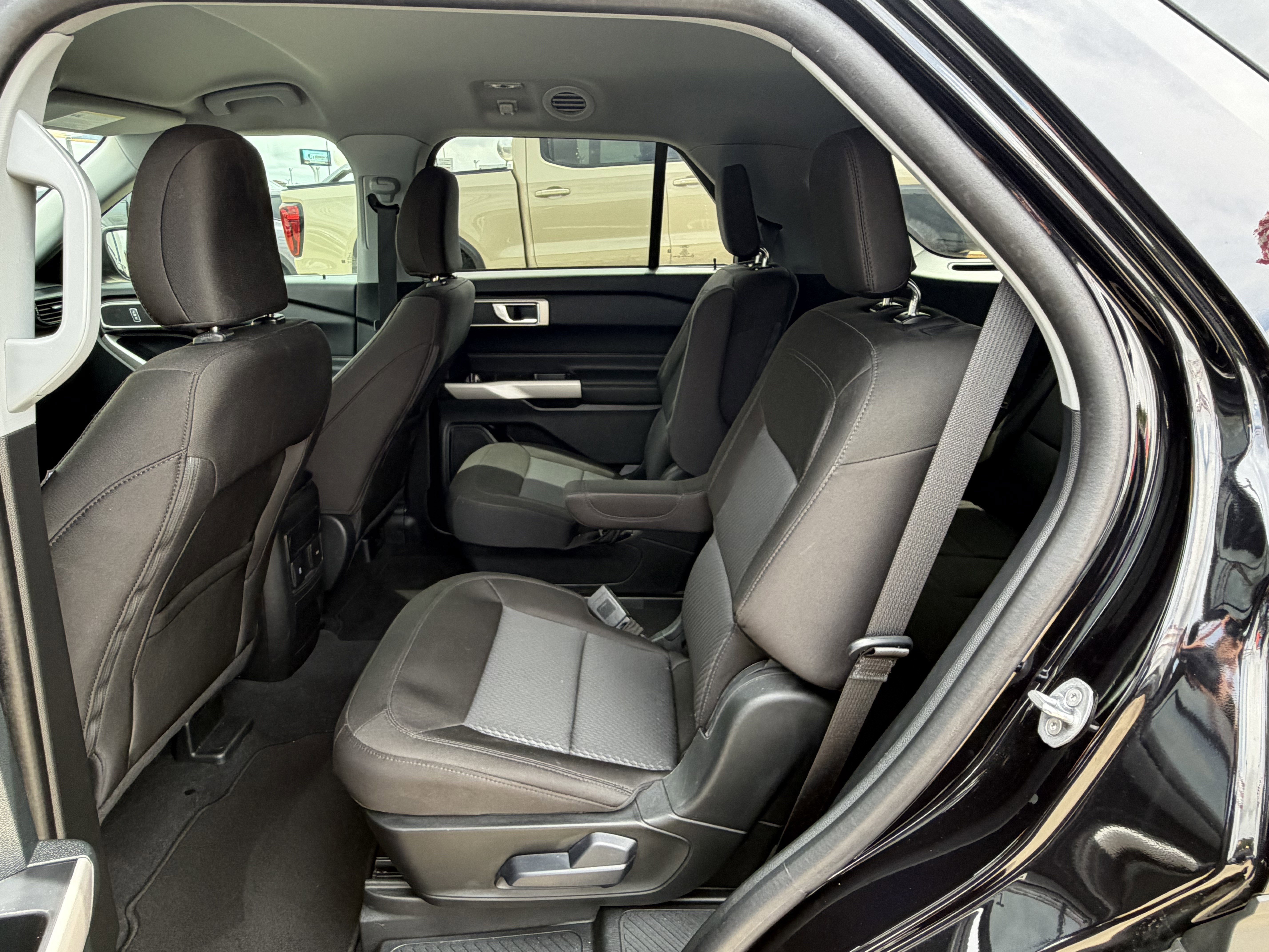Used 2024 Ford Explorer XLT RWD image 13