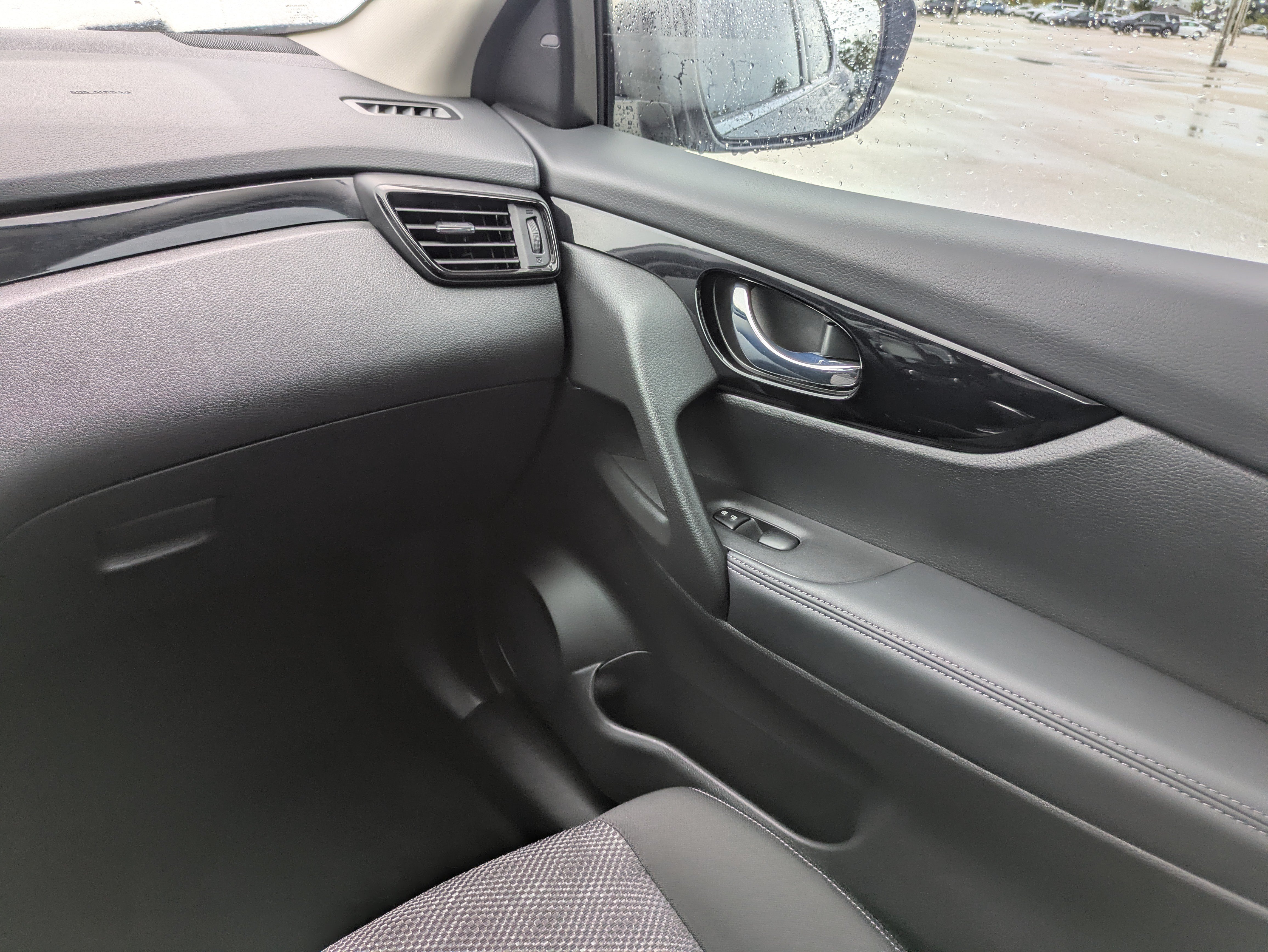 Used 2019 Nissan Rogue Sport SV FWD image 17