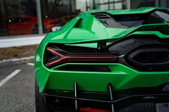 Used 2024 Lamborghini Revuelto image 32