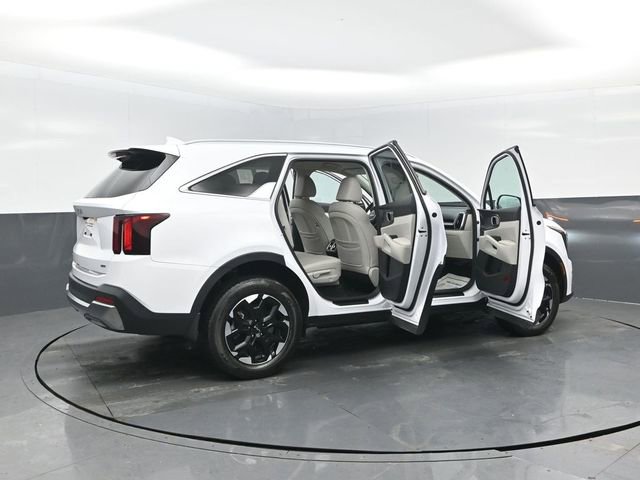 Used 2025 Kia Sorento S image 27