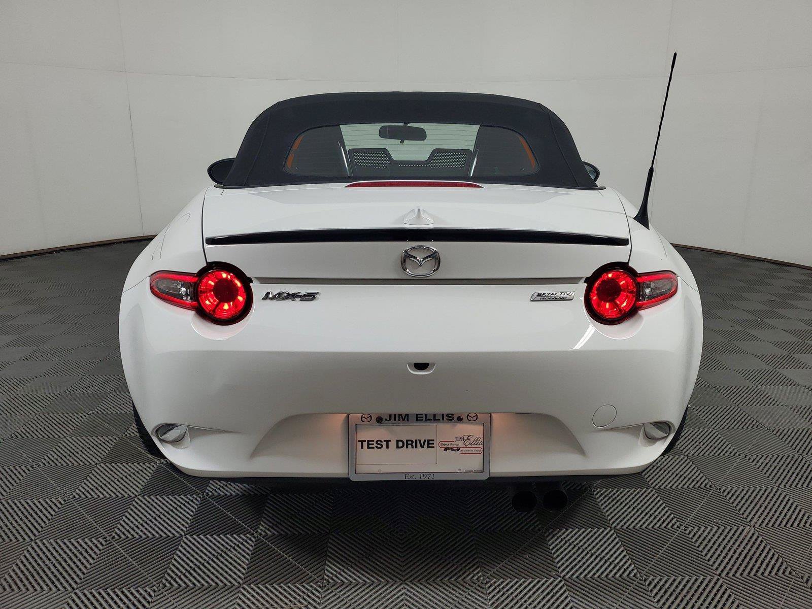 Used 2019 MAZDA MX-5 Miata Club RWD image 5