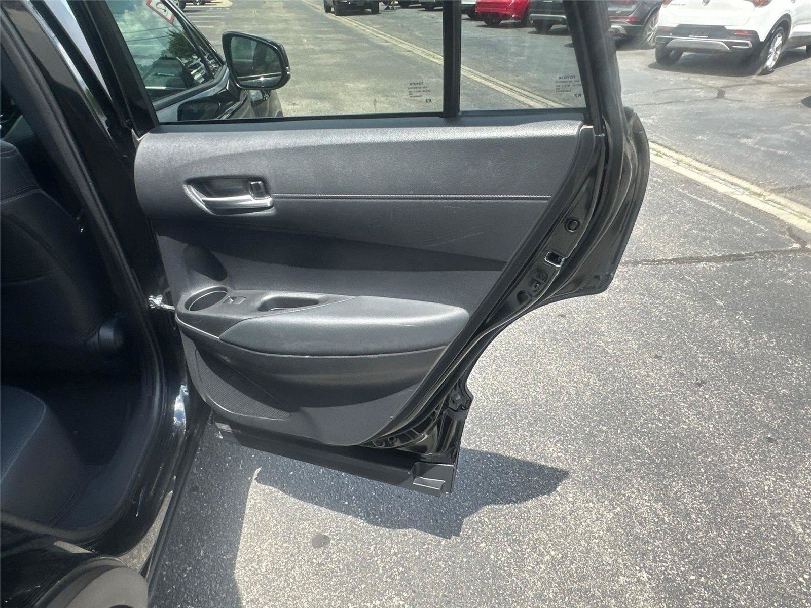 Used 2025 Toyota Corolla Cross XLE FWD image 14