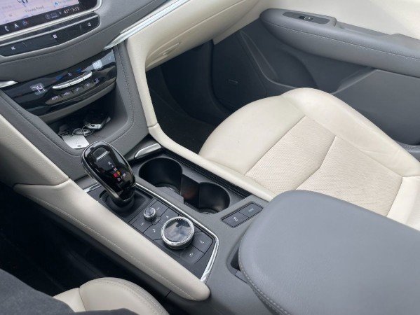 Used 2021 Cadillac XT5 Premium Luxury image 3