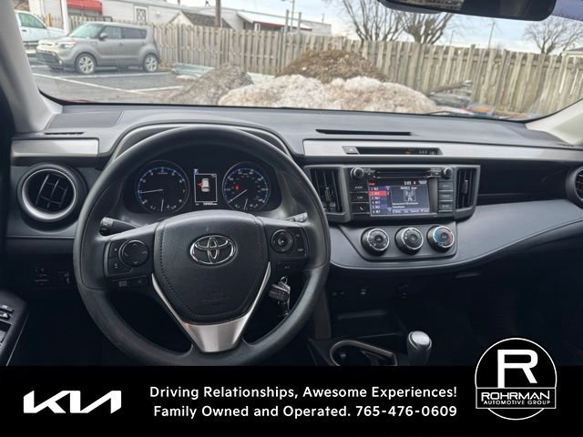 Used 2018 Toyota RAV4 LE image 10