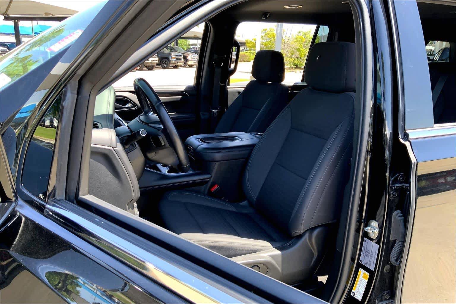 Used 2023 Chevrolet Suburban LS RWD image 7