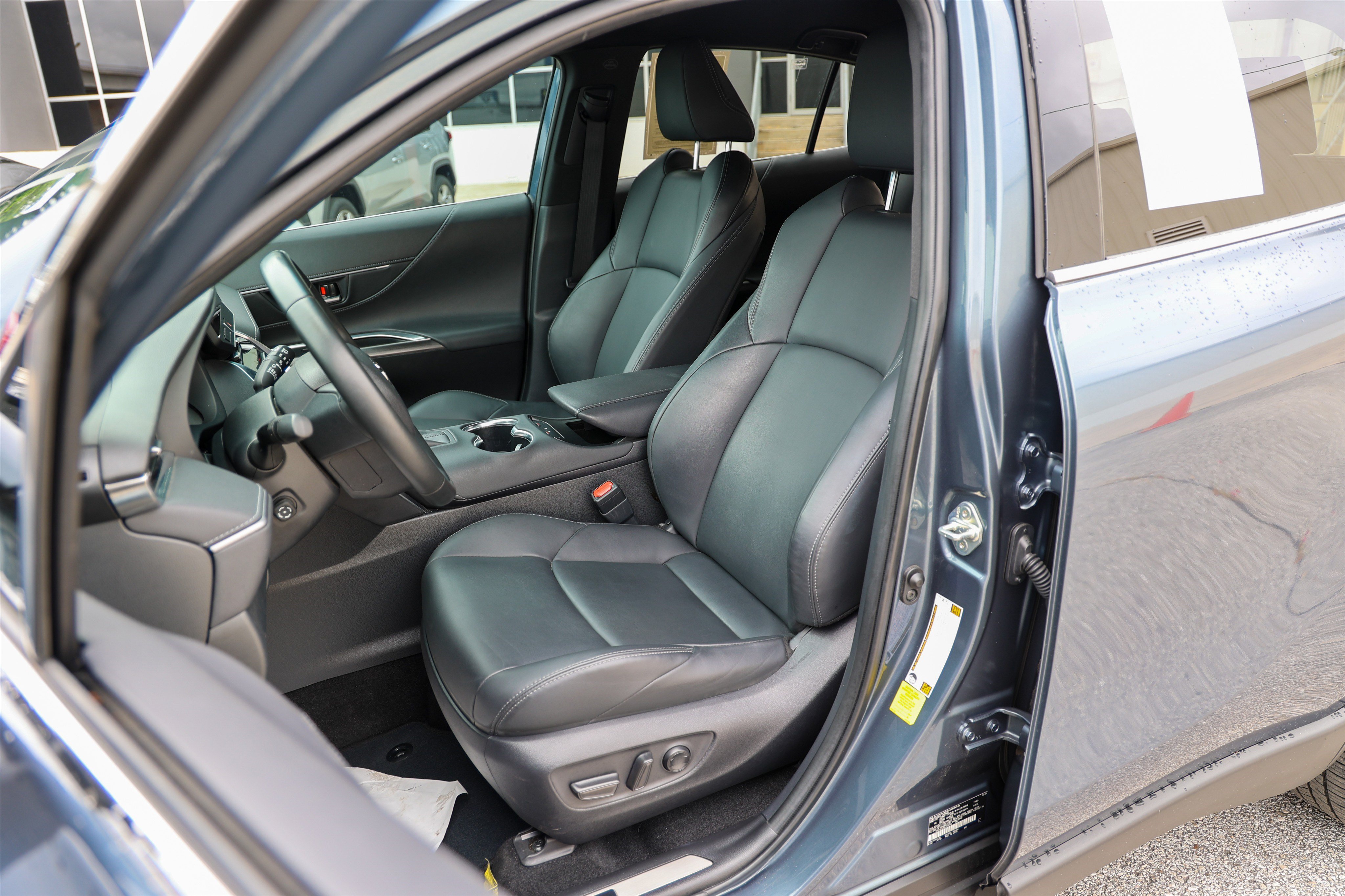 Certified 2024 Toyota Venza XLE AWD/4WD image 30