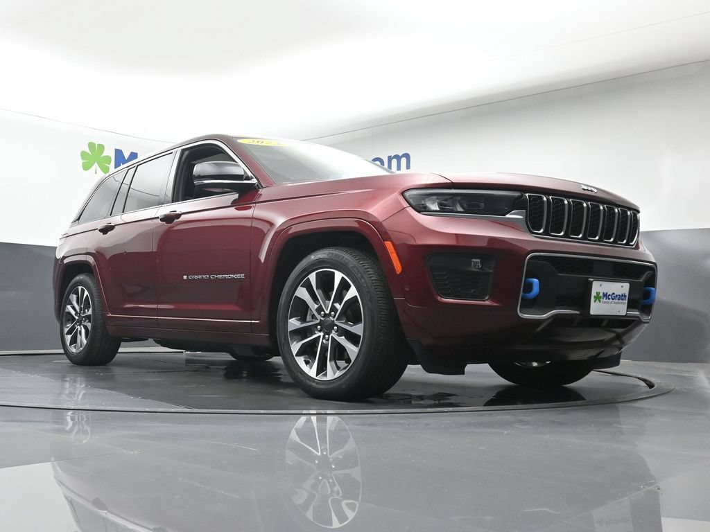 Used 2023 Jeep Grand Cherokee Overland w/ Luxury Tech Group IV AWD/4WD image 32