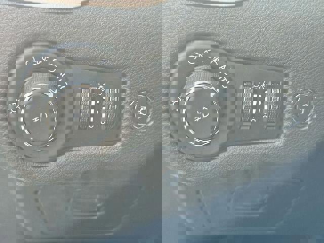 Used 2018 Jeep Cherokee Limited w/ Technology Group image 18