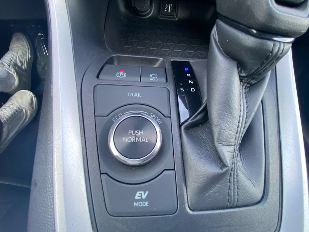 Used 2024 Toyota RAV4 XLE AWD/4WD image 21