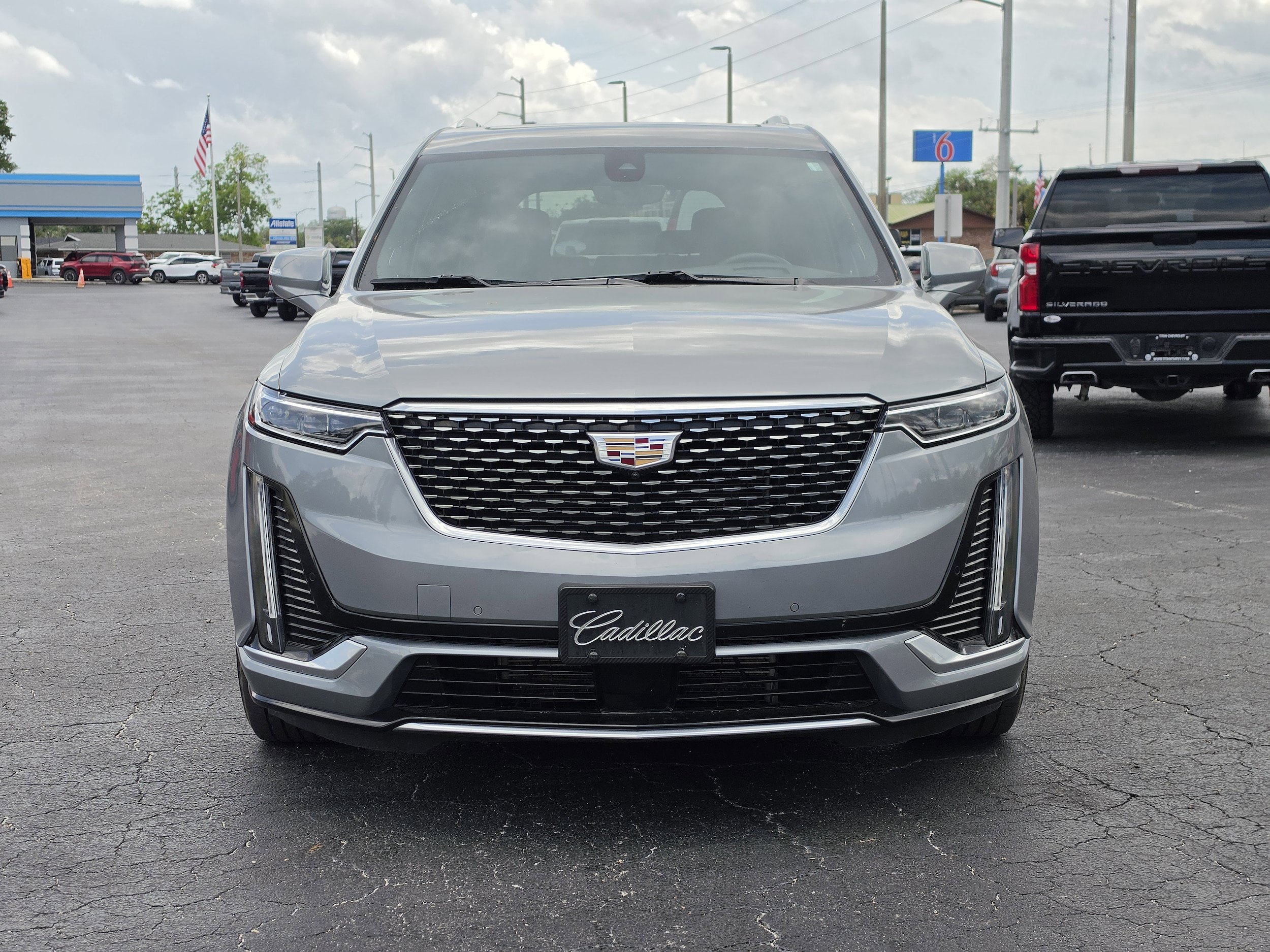 Used 2023 Cadillac XT6 Premium Luxury w/ Platinum Package AWD/4WD image 9