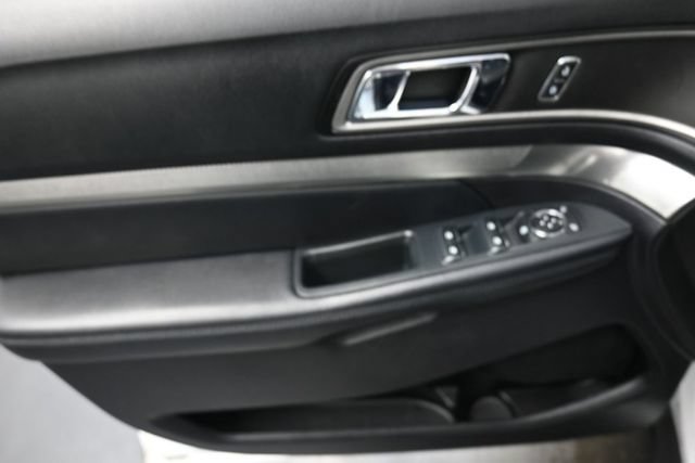 Used 2019 Ford Explorer XLT w/ Equipment Group 202A AWD/4WD image 13