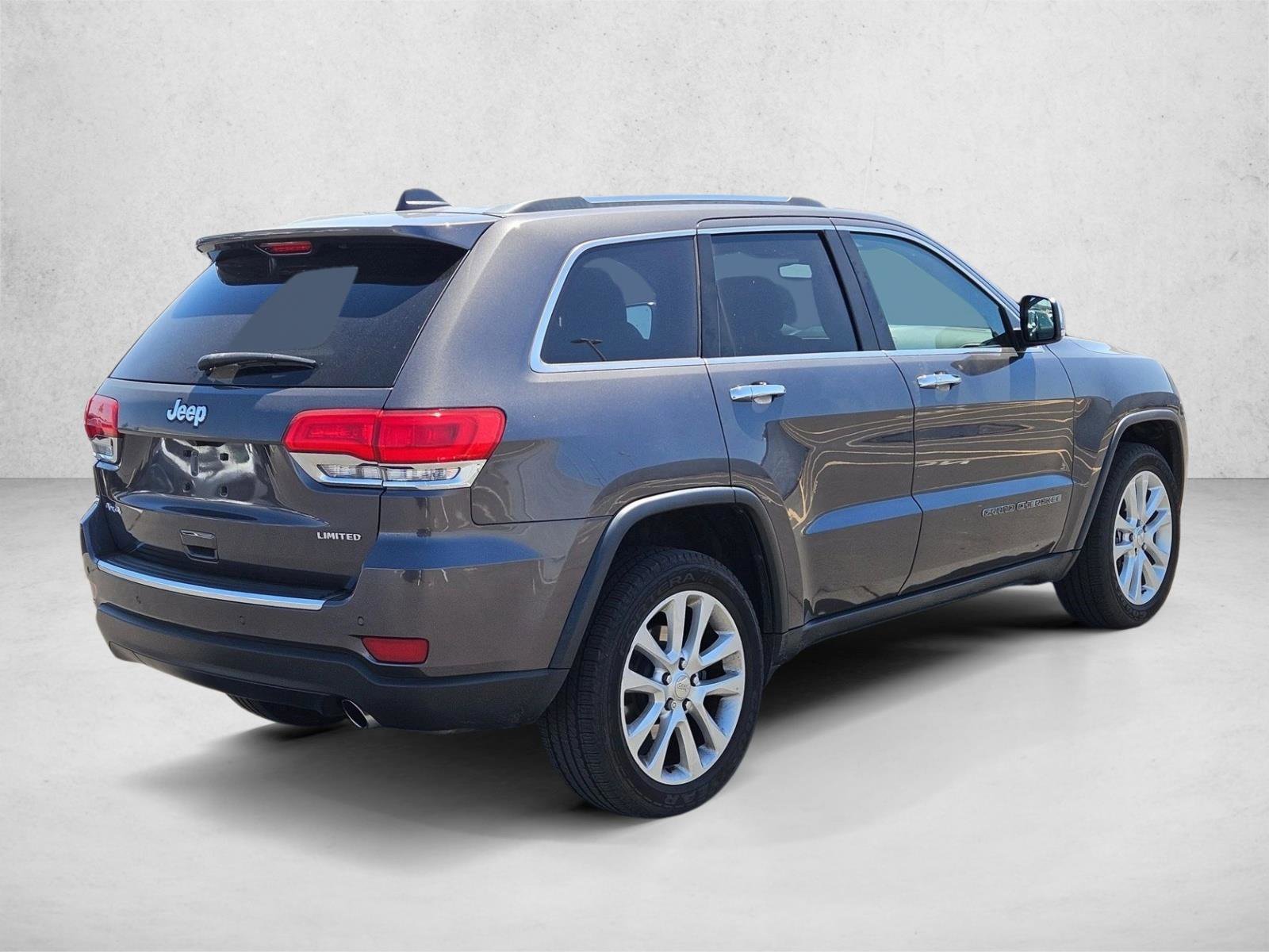 Used 2017 Jeep Grand Cherokee Limited AWD/4WD image 5