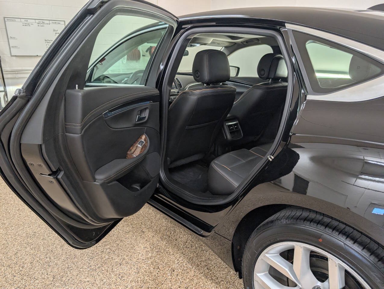 Used 2014 Chevrolet Impala LTZ FWD image 14