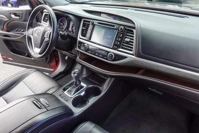 Used 2018 Toyota Highlander Limited image 15