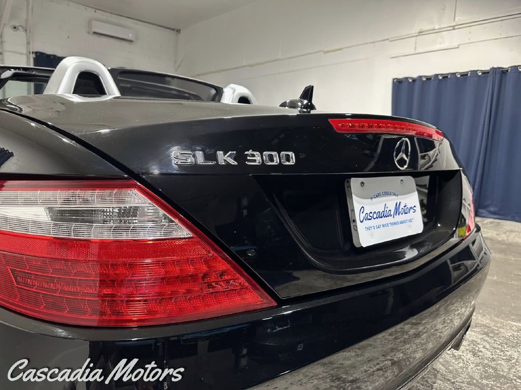 Used 2016 Mercedes-Benz SLK 300 image 37