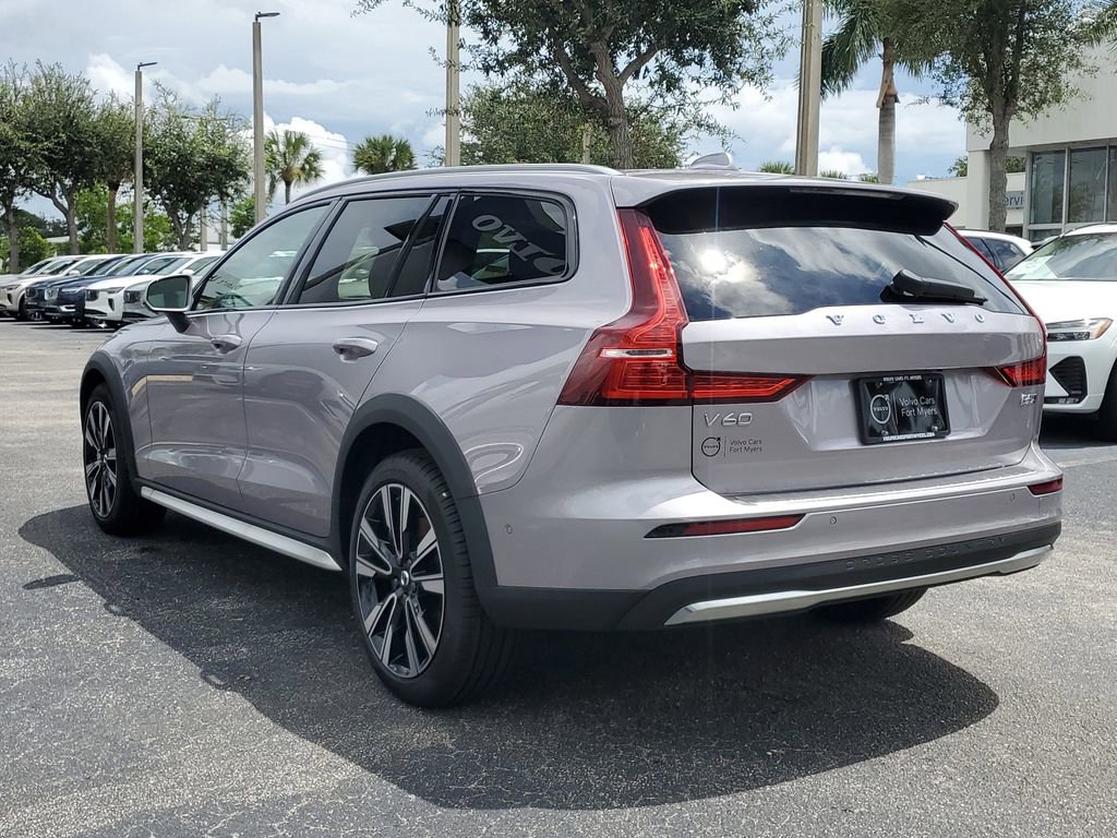 New 2026 Volvo V60 B5 Cross Country Ultra w/ Protection Package Premier image 4