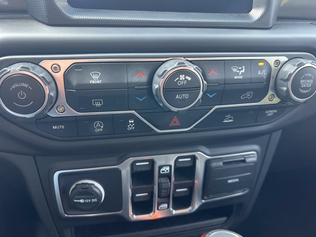 Used 2023 Jeep Wrangler Unlimited Sahara AWD/4WD image 56