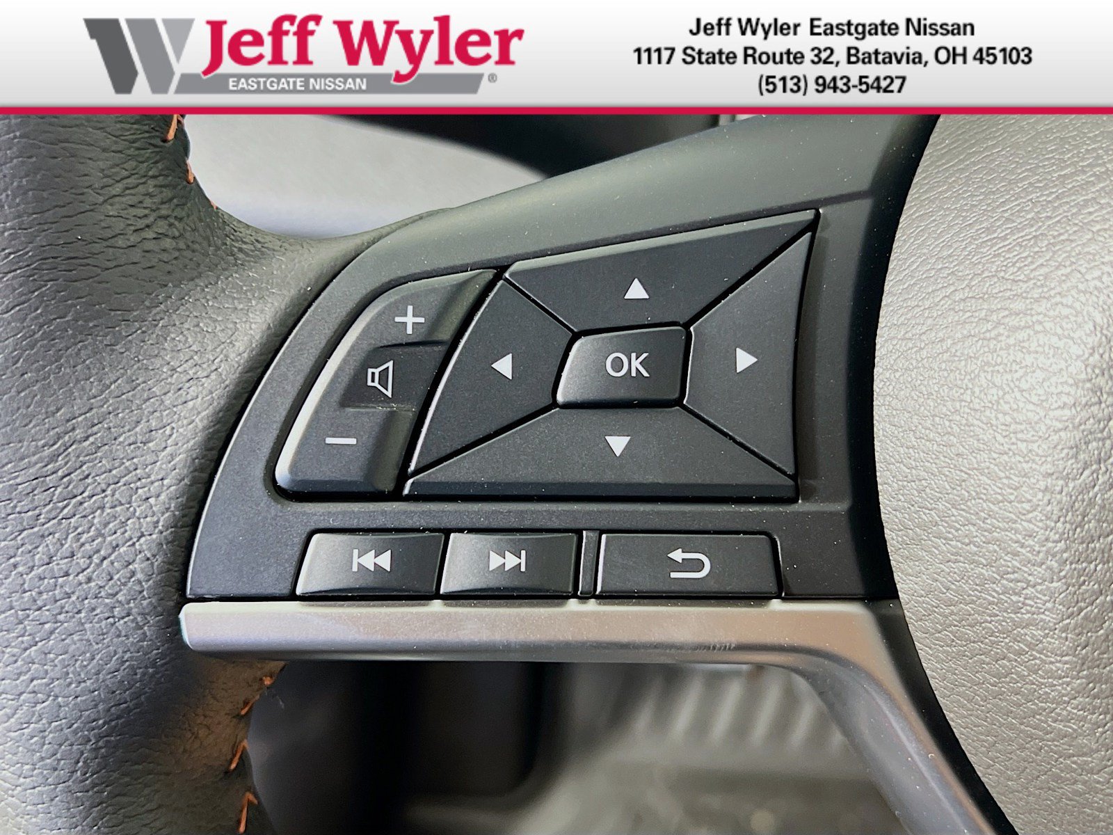 New 2025 Nissan Versa SR w/ Trunk Package FWD image 13