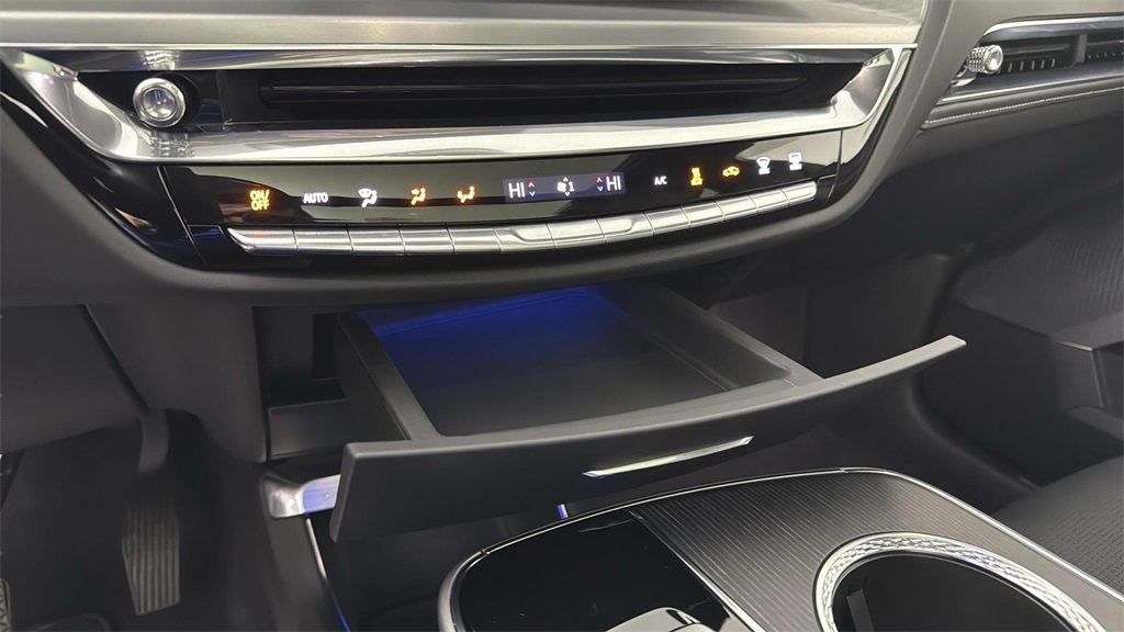 Used 2024 Cadillac Lyriq Luxury image 38