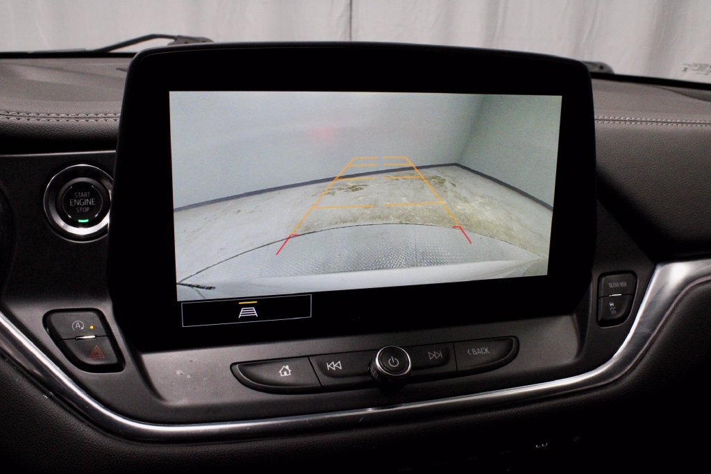 Used 2025 Chevrolet Blazer LT FWD image 2