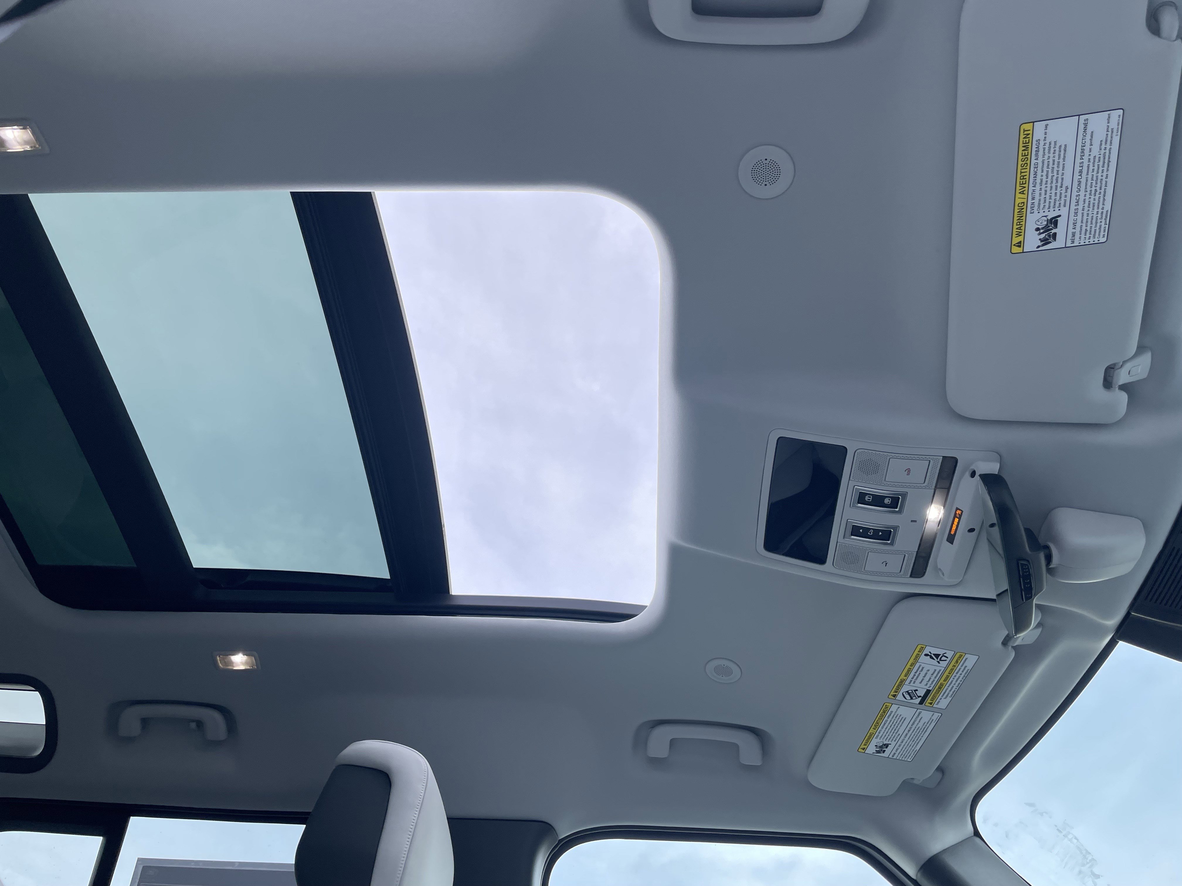 New 2026 Land Rover Defender 110 X-Dynamic SE image 17